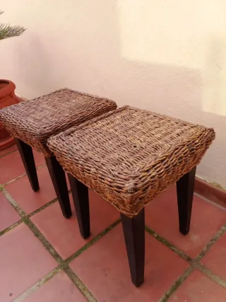 2 Sgabelli in Vimini e Legno