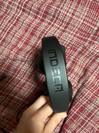 Auriculares negros con diadema azul