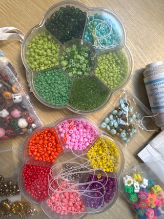 Kit para hacer pulseras y collares