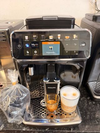 Macchina da caffè Philips Serie 5400 in esposizione