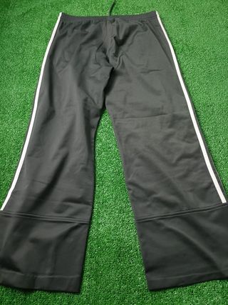 Pantalon Adidas Color Gris y Blanco Talla M.