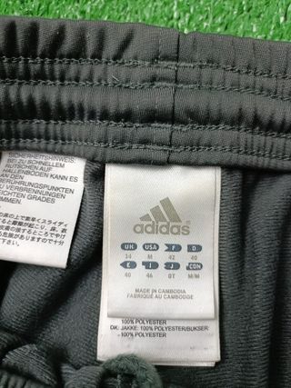 Pantalon Adidas Color Gris y Blanco Talla M.