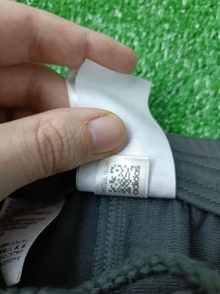 Pantalon Adidas Color Gris y Blanco Talla M.