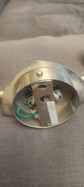 Foco doble de metal plateado