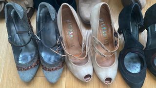 9 pares de zapatos de marca