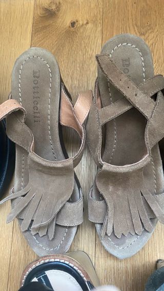 9 pares de zapatos de marca