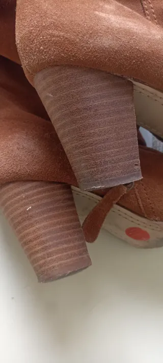 Botas altas de ante marrón