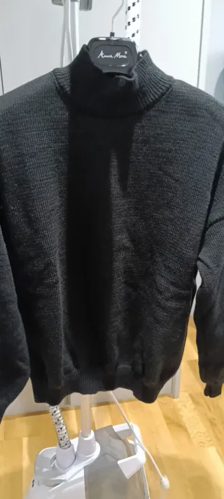 Lote di magliette e felpe