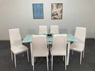 Mesa extensible con 6 sillas blancas