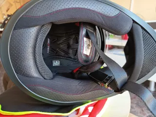 Casco de moto diseño calavera y rosas