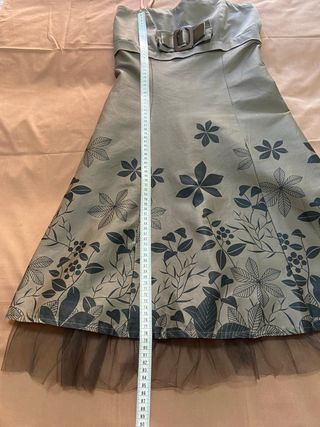 Vestido de fiesta palabra de honor, con cancan