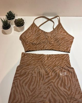 Conjunto deportivo animal print