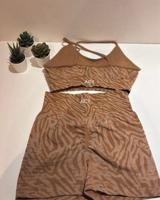 Conjunto deportivo animal print