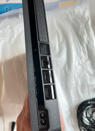 PS4 (PlayStation 4) 1TB Negra + Mando Blanco