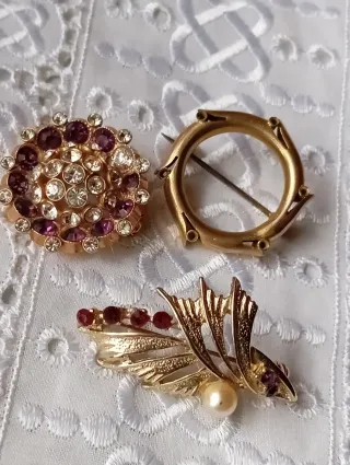 Lote 3 Broches Vintage Dorados y Morados