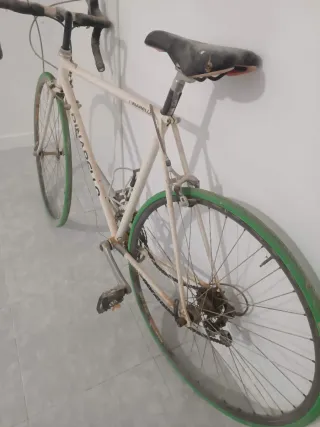 Bicicleta Pinarello carretera para restaurar