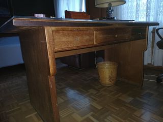 Mesa de escritorio de madera