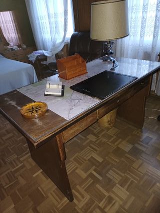 Mesa de escritorio de madera