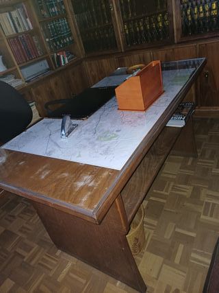 Mesa de escritorio de madera