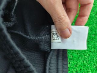 Pantalon Adidas Color Negro y Blanco Talla S.