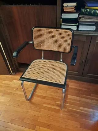 Silla de diseño ratán y metal en perfecto estado