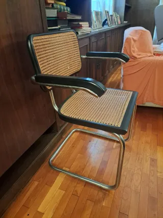 Silla de diseño ratán y metal en perfecto estado