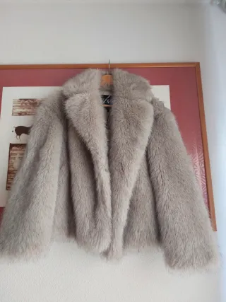 Abrigo Zara pelo beige Talla S