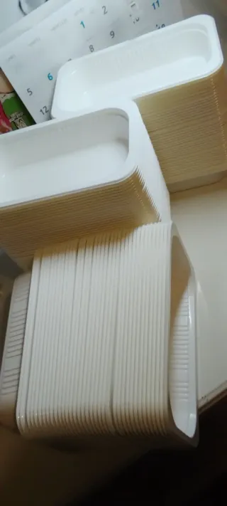 Bandejas de plástico apilables