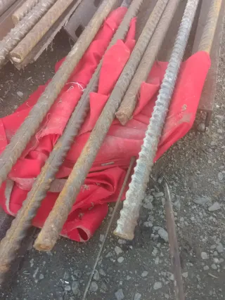 Lote de Hierro para Construcción