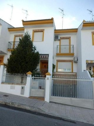 Casa adosada en venta en Mengíbar