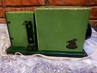 Proyector de cine NIC verde