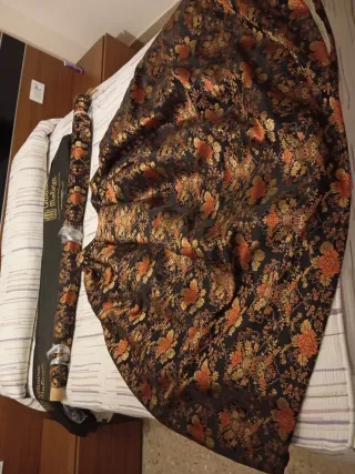 Falda y tela fallera negra y dorada