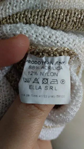 Top de punto con rayas doradas