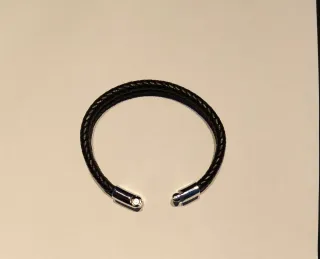 Bracciale in pelle intrecciata con chiusura