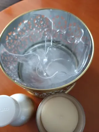 Colonia Gold con vela dorada