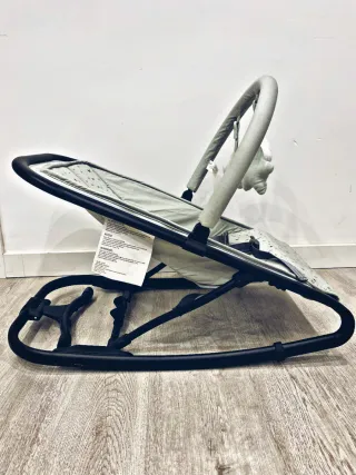 Amaca oscillante per neonati con giocattoli