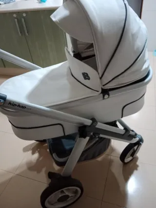 Carro de bebé blanco