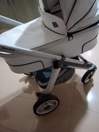 Carro de bebé blanco