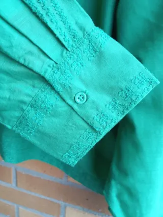 Blusa verde bordada Zara
