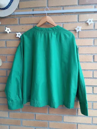 Blusa verde bordada Zara