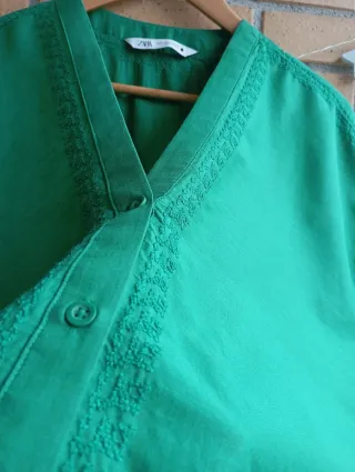 Blusa verde bordada Zara