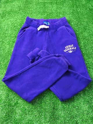 Pantalon Adidas Color Morado y Blanco Talla XS.