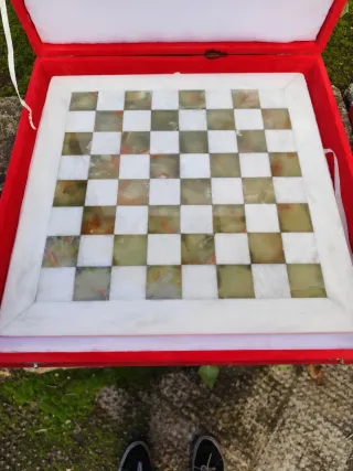 Set di scacchi in marmo