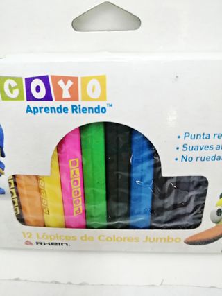 Pocoyo mago peluche + caja de 12 lápices de colore