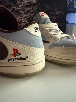 Nike Dunk Low x PlayStation (Incluye cordones)