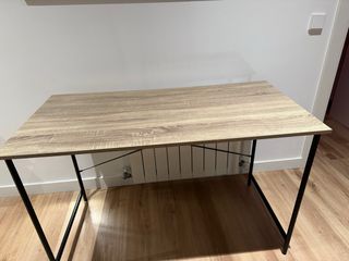 Mesa escritorio madera y patas de aluminio negras