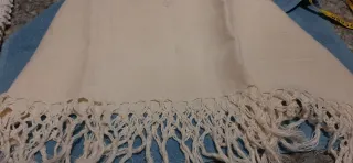 Asciugamano vintage con ricamo e frange decorative