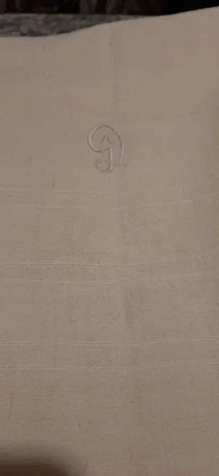 Asciugamano vintage con ricamo e frange decorative