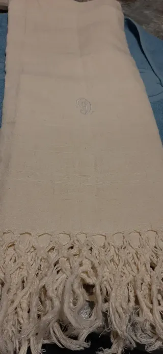 Asciugamano vintage con ricamo e frange decorative