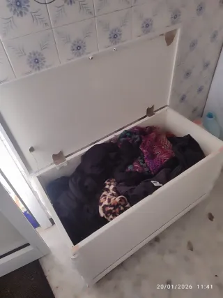 Baúl blanco de madera